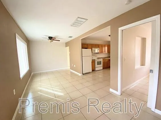 2 bed, 1.0 bath, 864 sqft, $1,995 — Photo 3