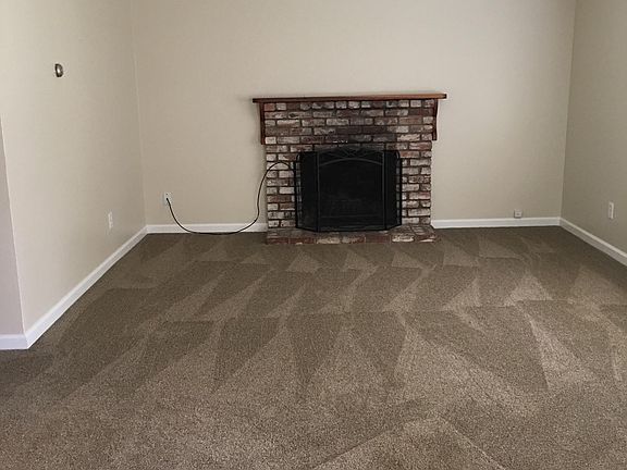 3rd image of 1001 Creekside Ct