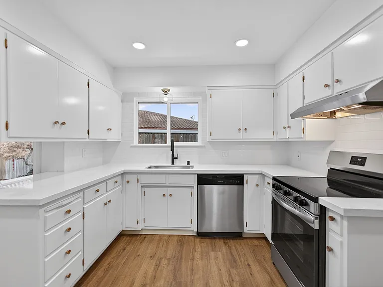 5940 Gloria Dr #0 — Photo 12