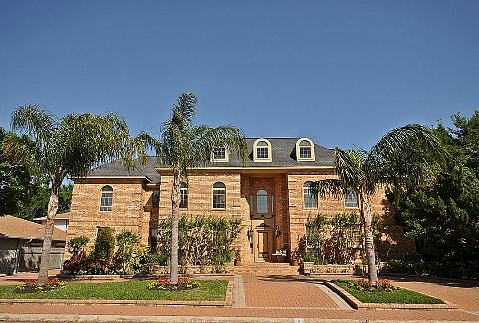 1st image of 8 Colony Park Dr