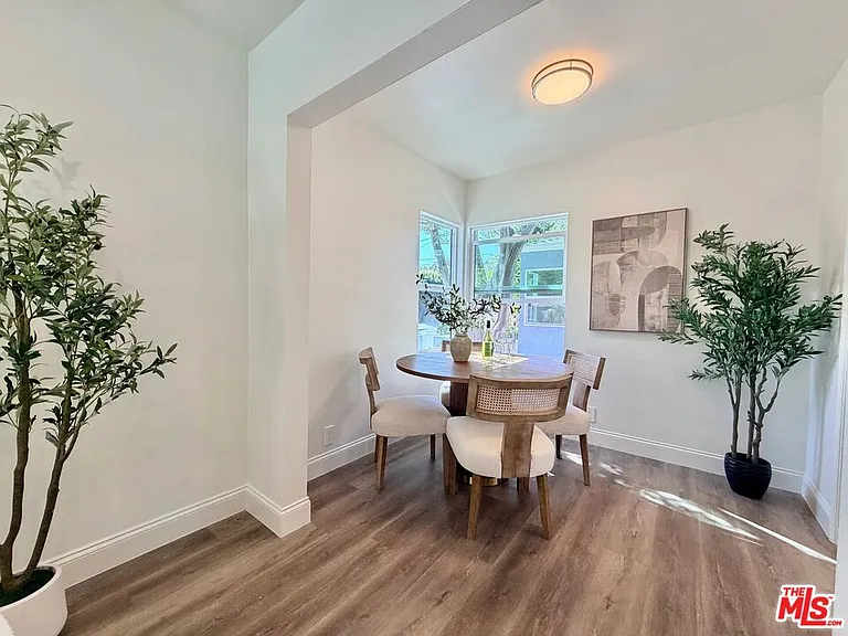 2924 W Riverside Dr — Photo 3