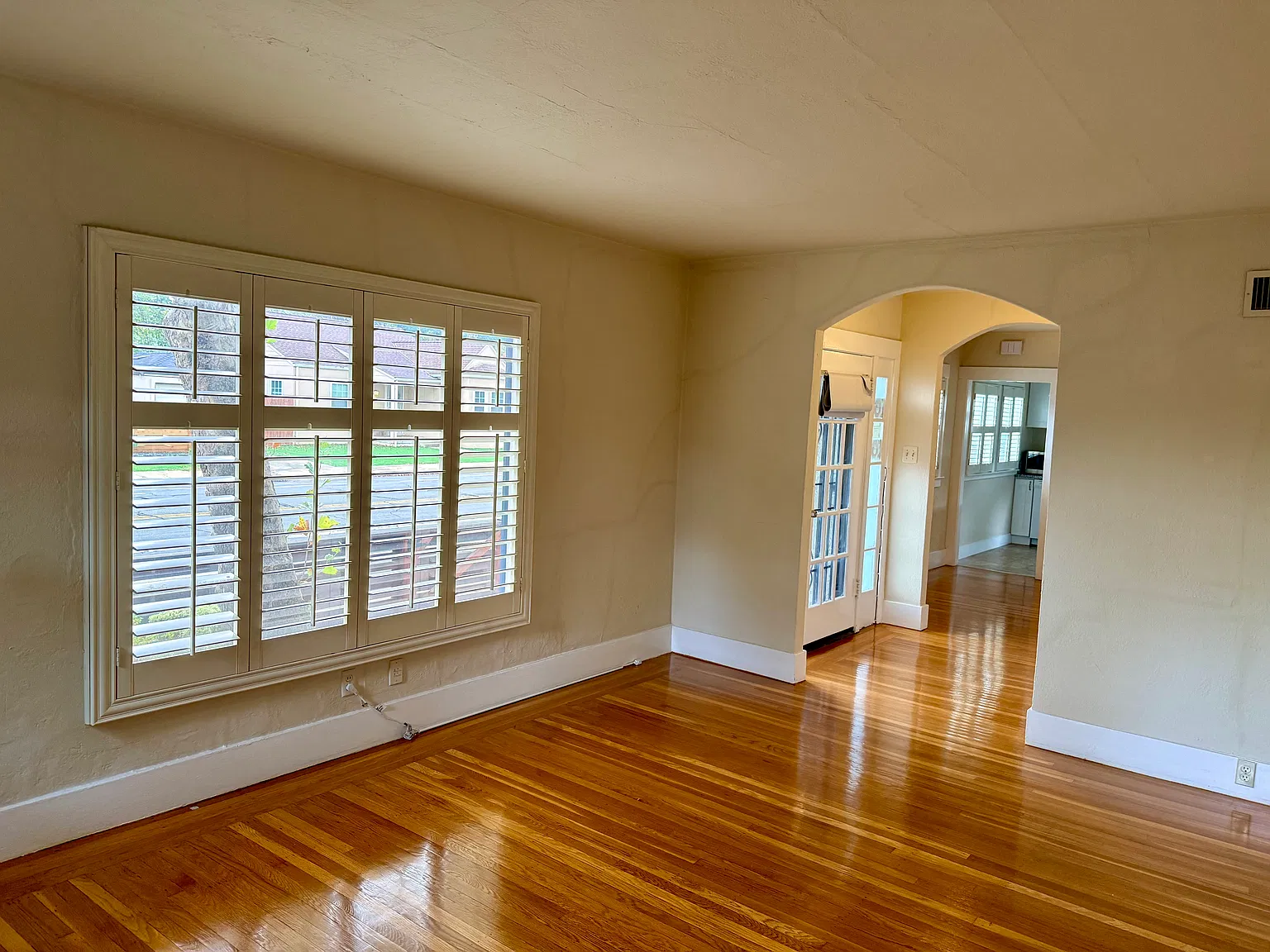 2 bed, 1089 sqft, $2,380 — Photo 3