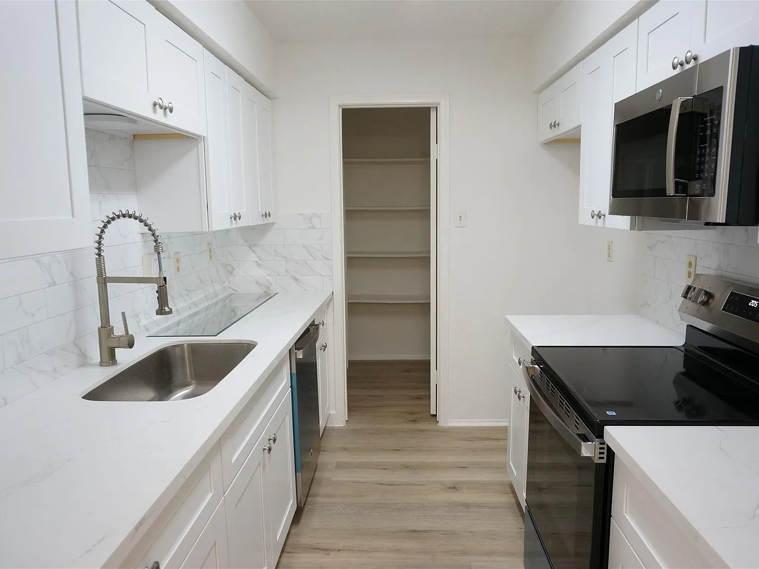 2 bed, 2.0 bath, 1094 sqft, $1,400 — Photo 2