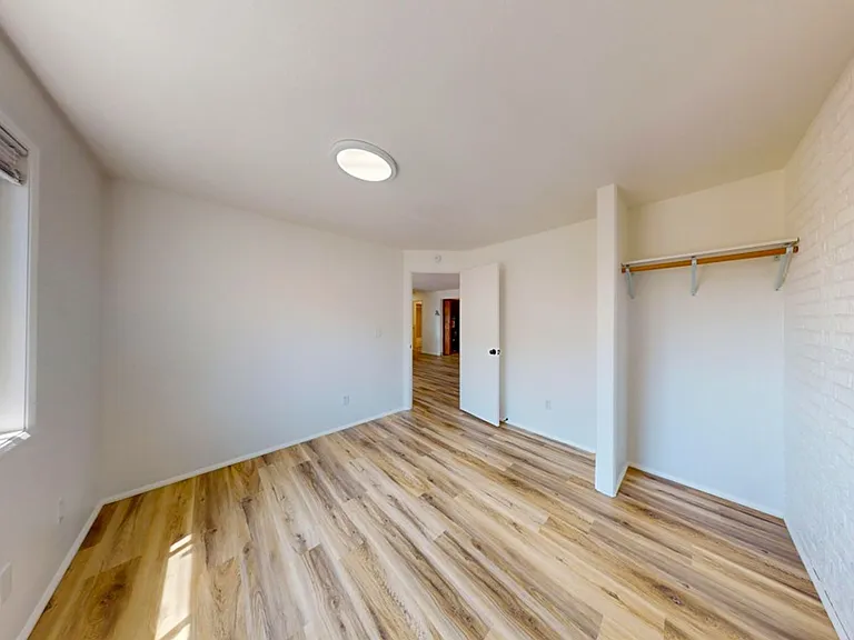 435 -Keystone Apartments — Photo 21