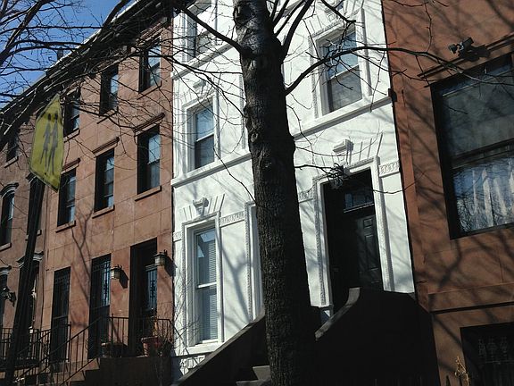 5th image of 219 Gates Ave #1