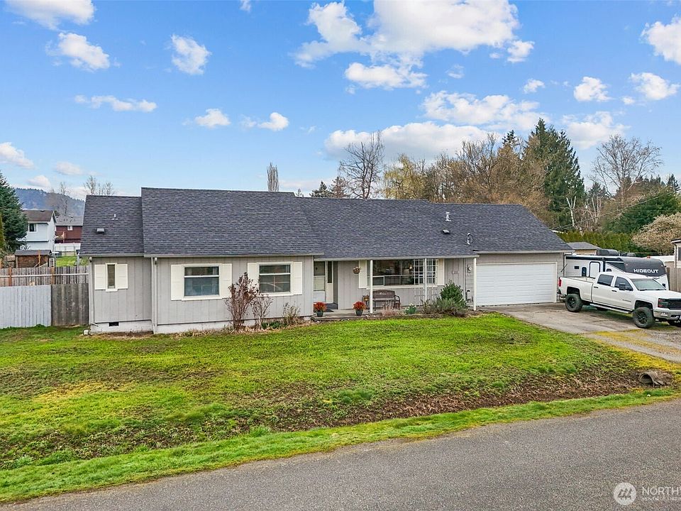 1st image of 209 8th Avenue N