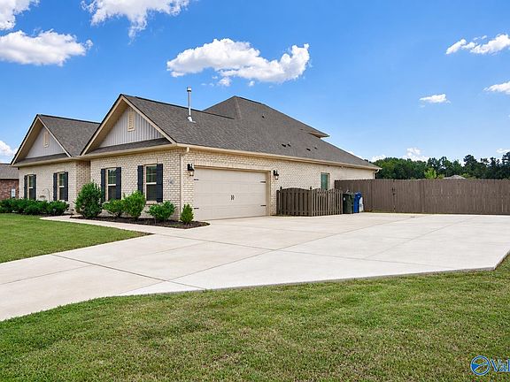 2nd image of 140 Tango Dr