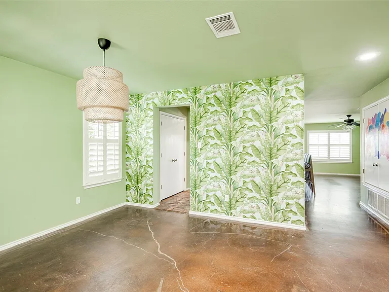 18325 Maxa Dr — Photo 7