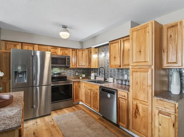 682 125th Ln NE, Blaine, MN 55434