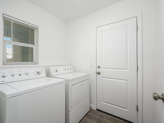 4th image of 2389 Cottonwood Dr