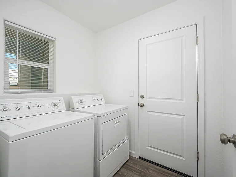 2389 Cottonwood Dr — Photo 4