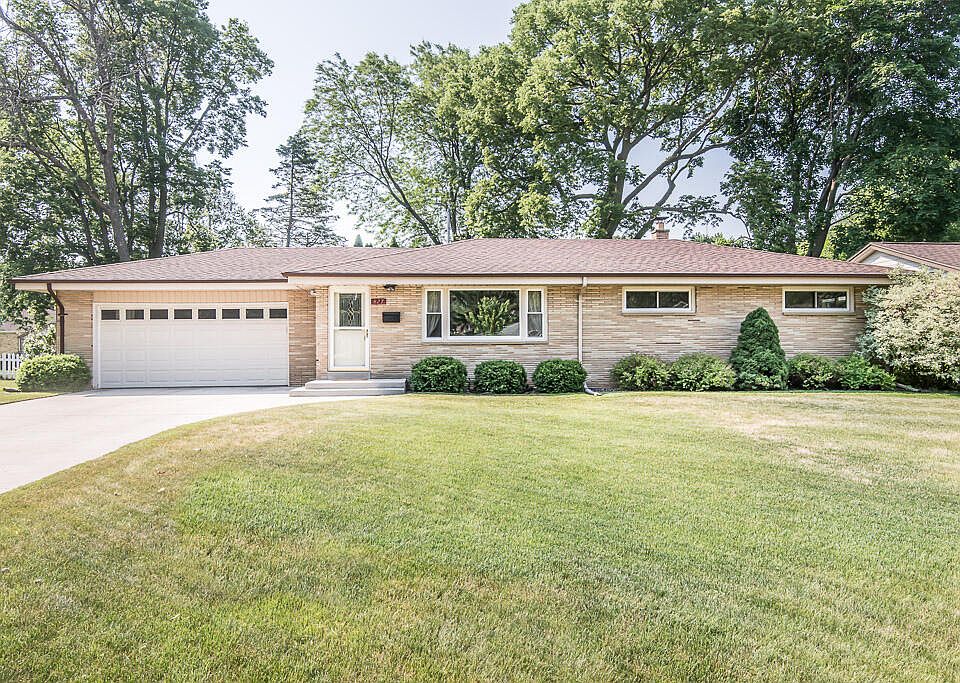 1st image of 827 W Theresa Ln