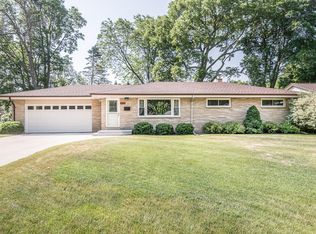 827 W Theresa Ln, Glendale, WI 53209