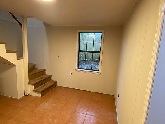 4th image of 10 Racetrack Rd NE