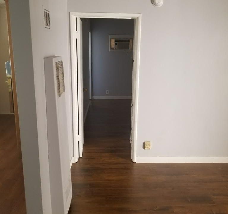 2nd image of 5249 Hermitage Ave