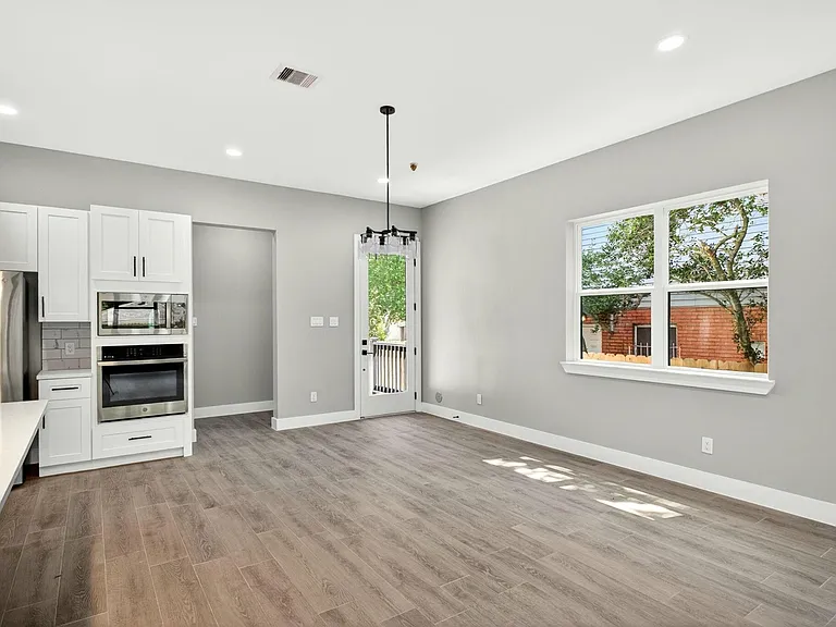 4517 Larch Ln — Photo 9