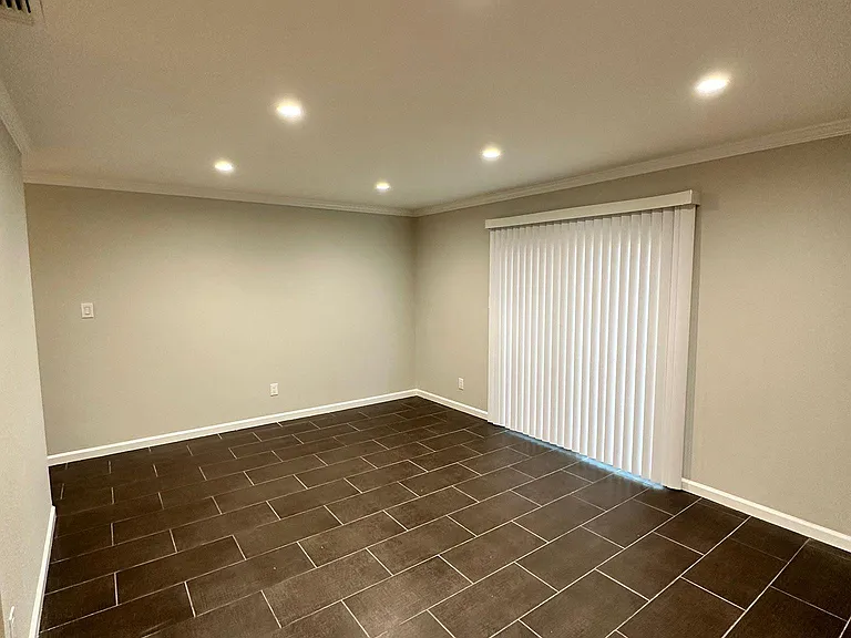 7033 Linwood Way — Photo 11