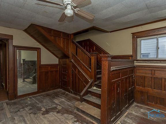 3rd image of 401 E Main St