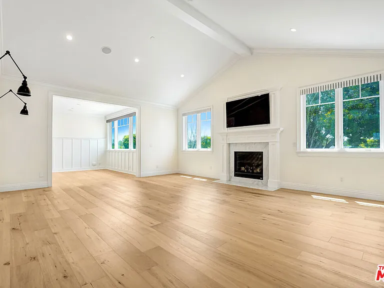 11540 Clover Ave — Photo 24