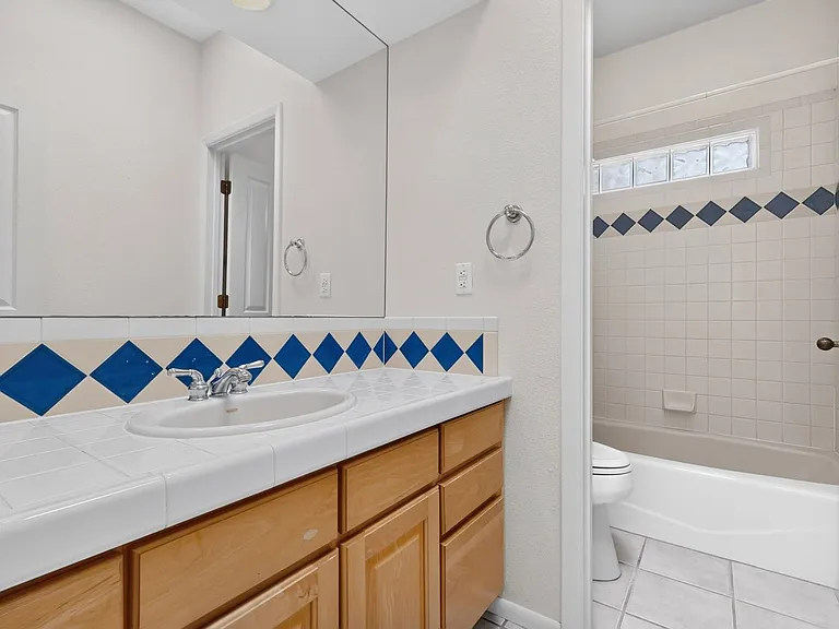 10900 San Francisco Rd NE — Photo 28