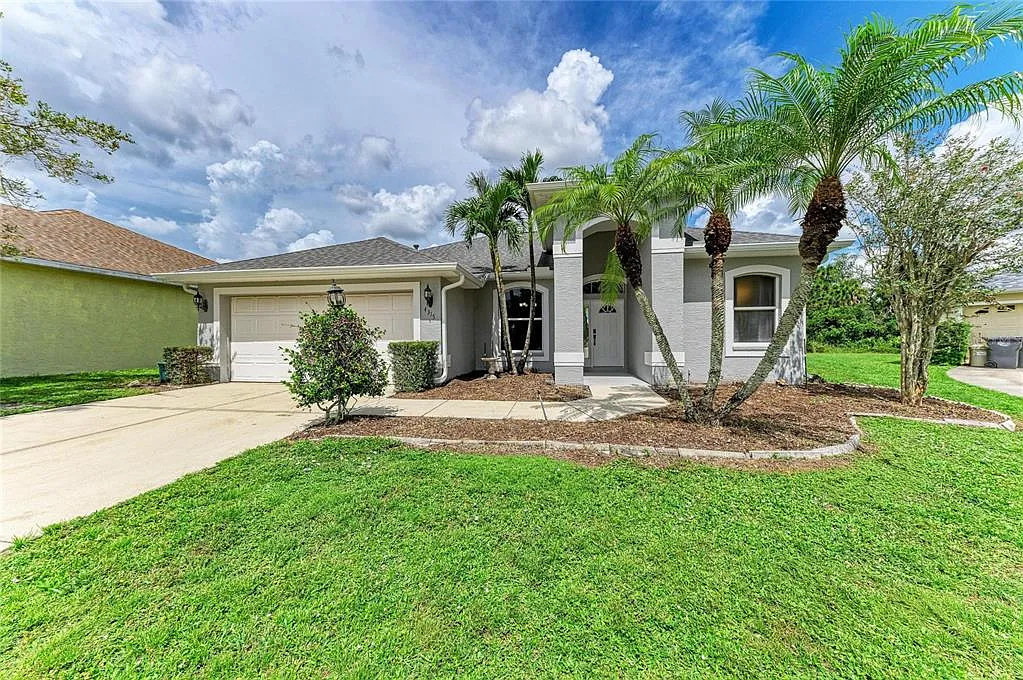 3 bed, 2.0 bath, 1641 sqft, $2,800 — Photo 3