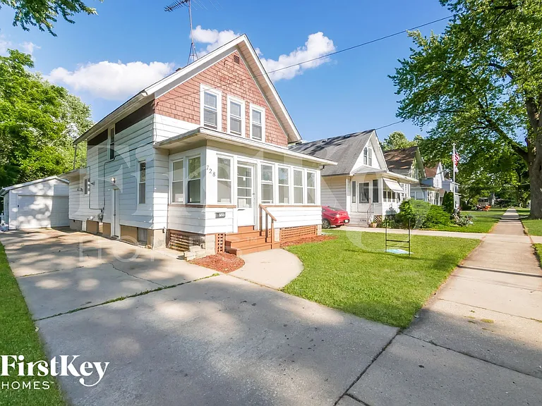 728 Watson St — Photo 2