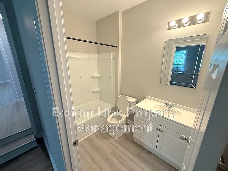 613 1/2 Charlotte Ave #D — Photo 9