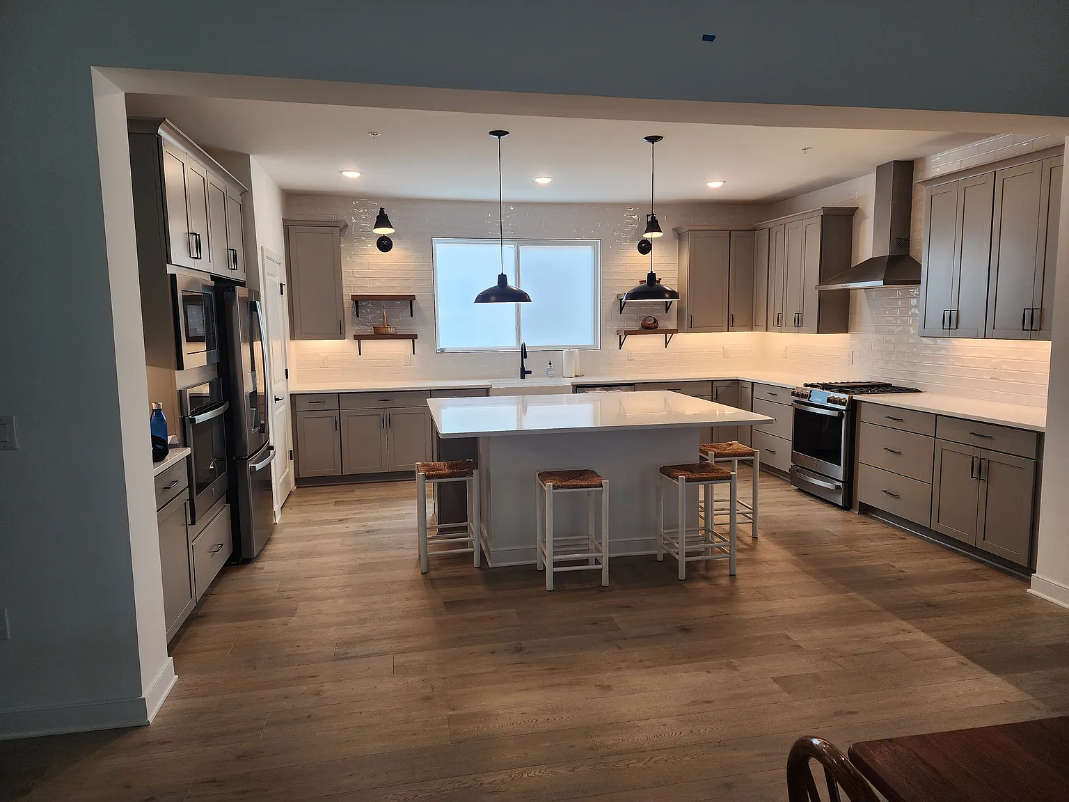 2 bed, 2493 sqft, $3,300 — Photo 3