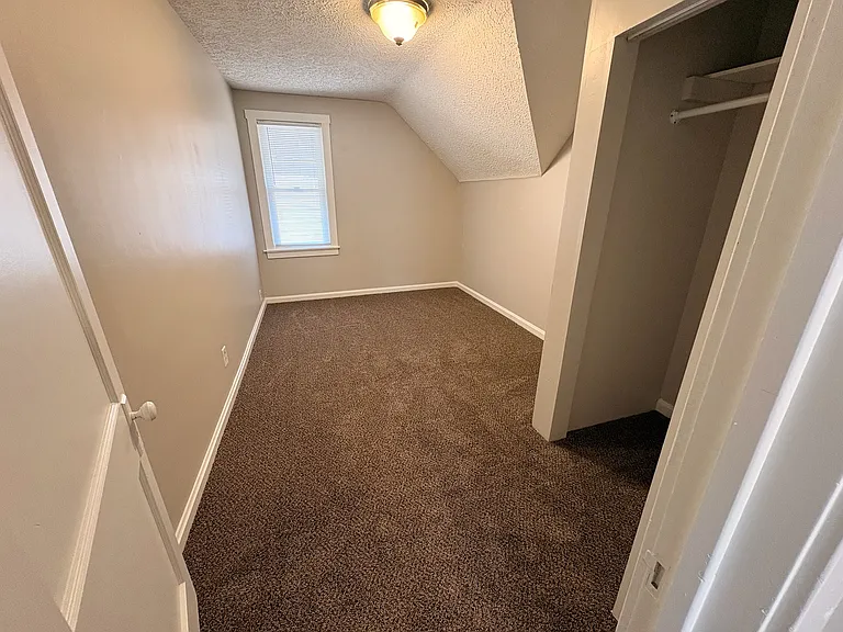 1033 E Mulberry St #B — Photo 18