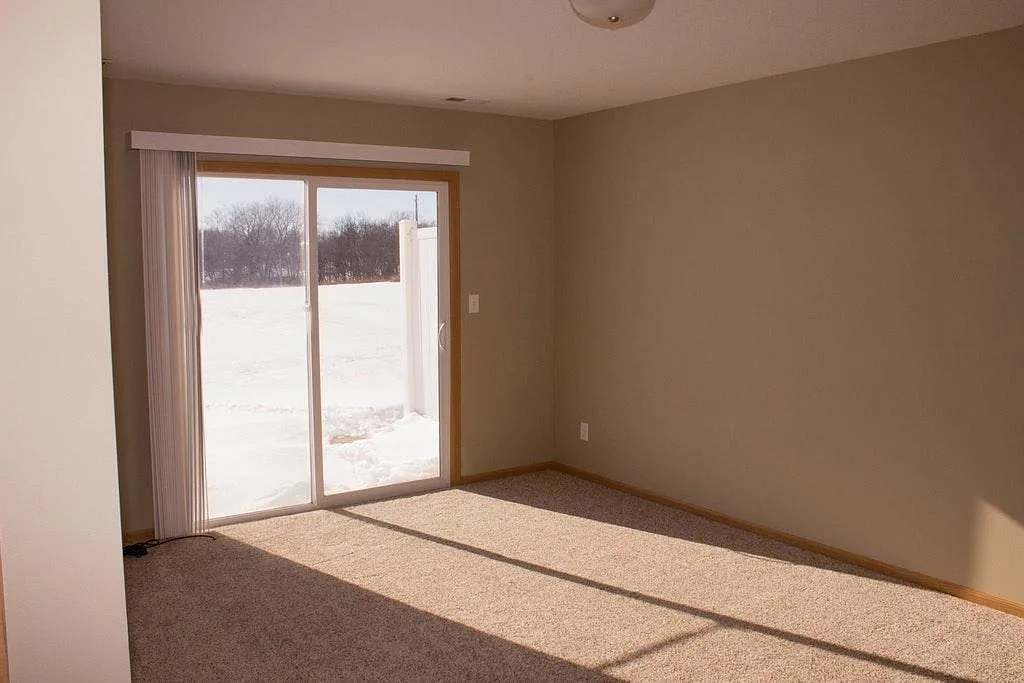 2 bed, 1300 sqft, $1,375 — Photo 2