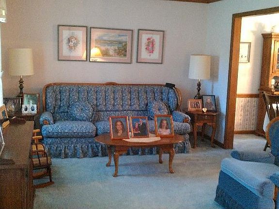 3rd image of 1 Red Oak Dr