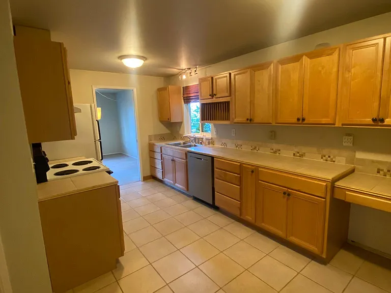 1452 Rainier Dr #1 — Photo 4