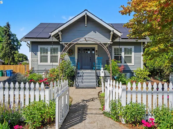 914 Pine St, Silverton, OR 97381