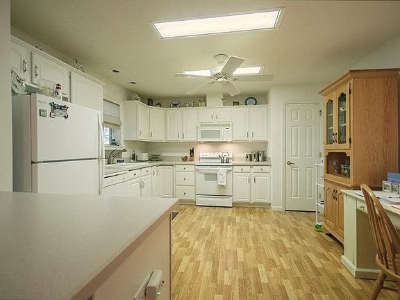 5th image of 33035 Suburban Blvd
