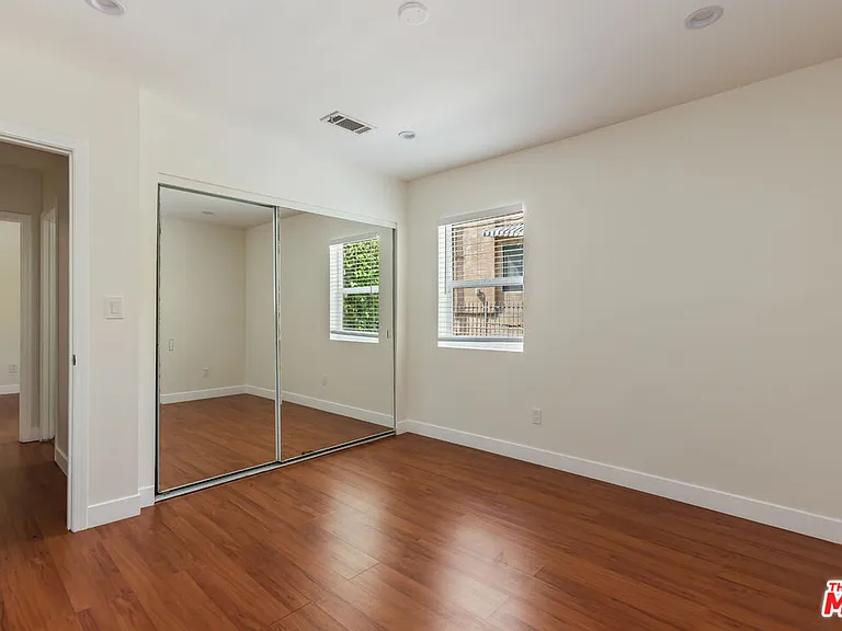 1206 N Beachwood Dr — Photo 12