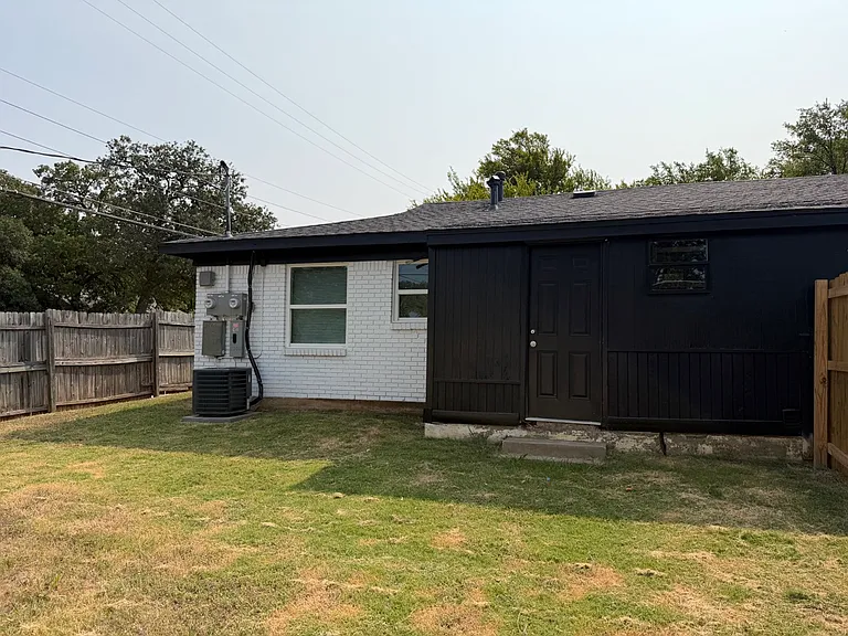 2500 Normont Cir — Photo 17