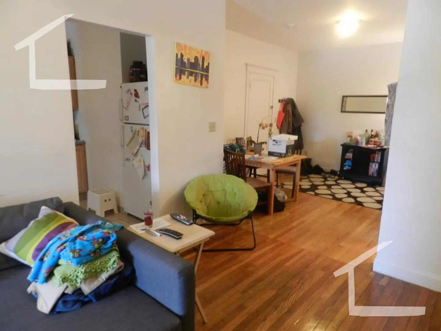 Charming 4 Bedroom-No Broker Fee — Photo 3