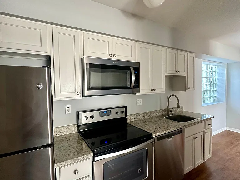 204 Cherry St #5 — Photo 2