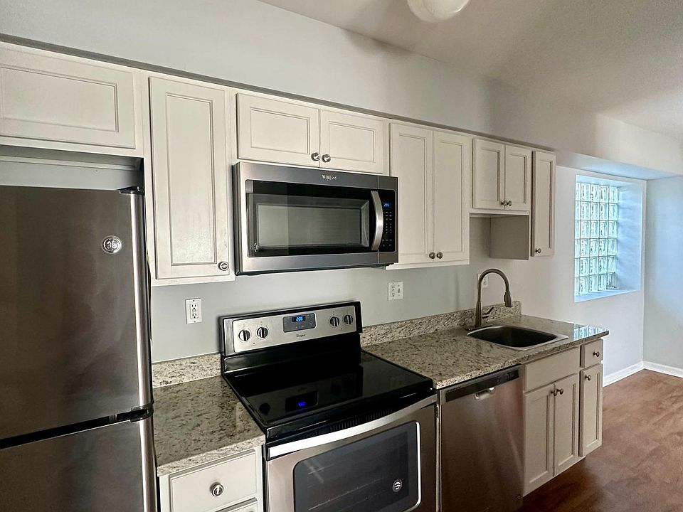 1st image of 204 Cherry St APT 5