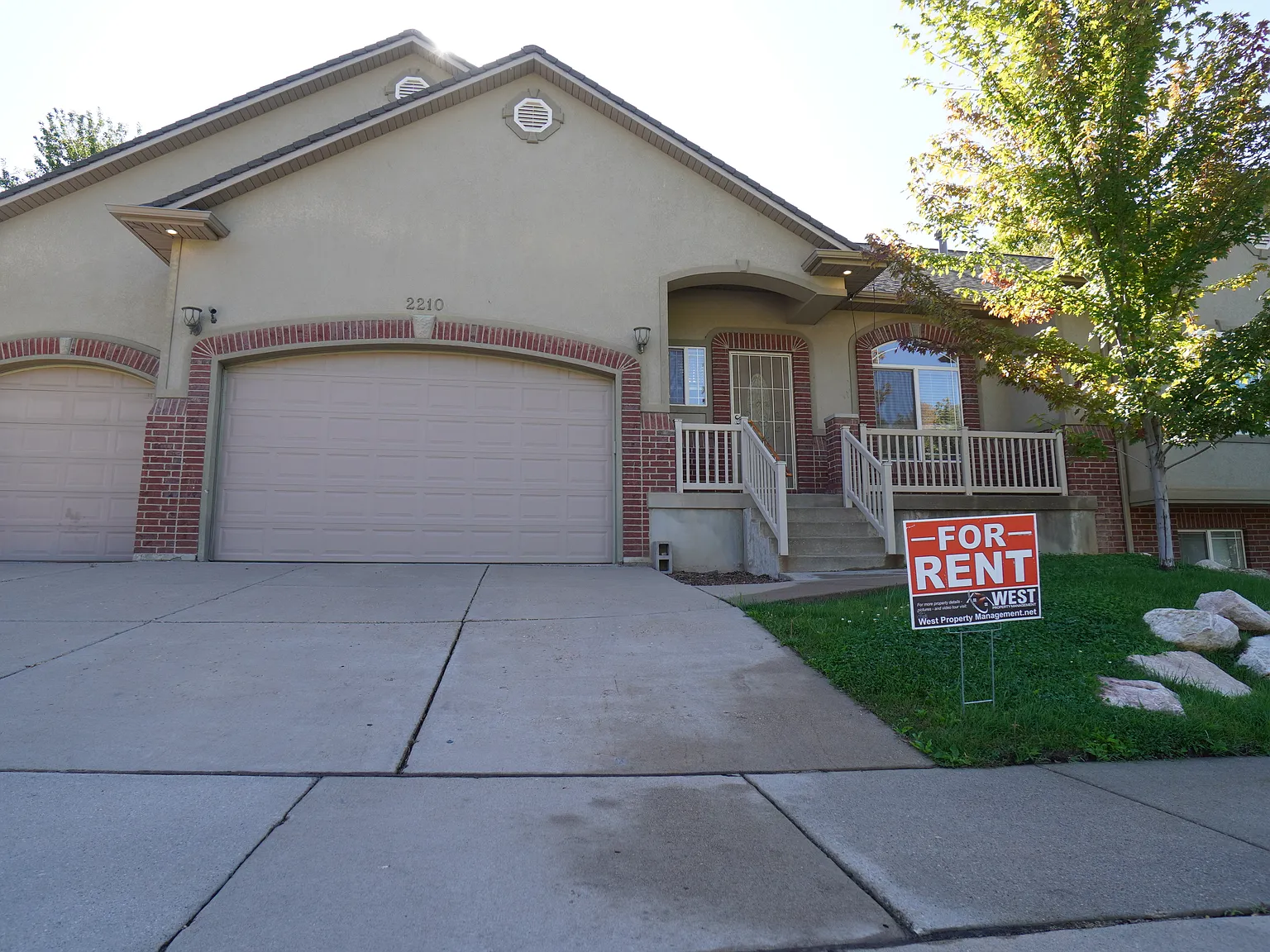 Amazing duplex located at 2210 Oak Lane in Layton — Photo 3