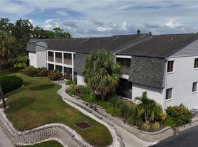 2124 N Tamiami Trl