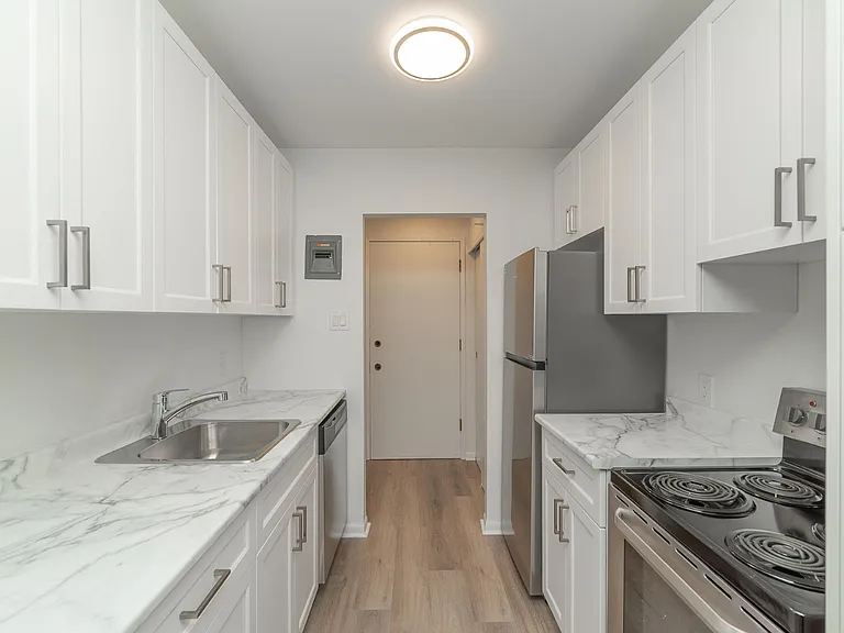 311 Stradbrook Ave #11 — Photo 5