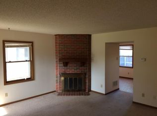 1066 SW Robinson Ave, Topeka, KS 66604