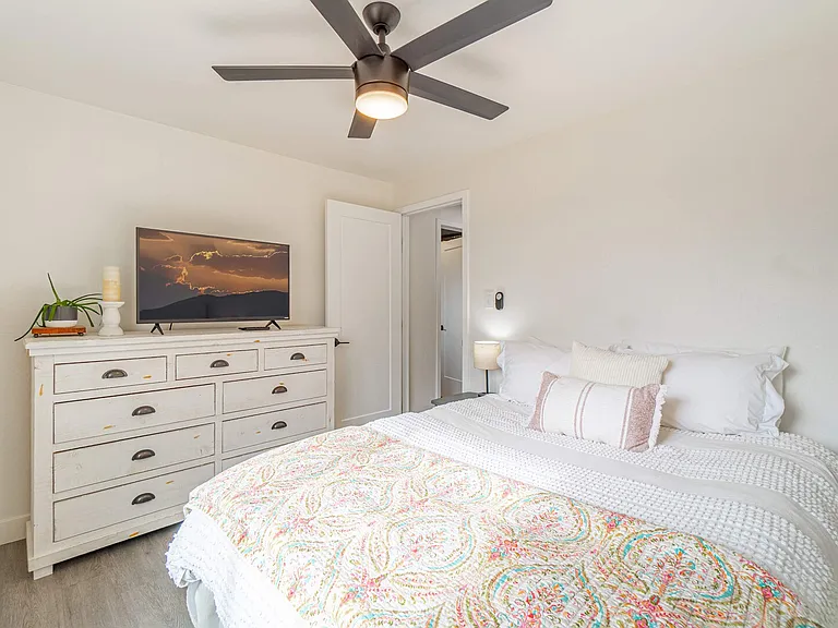 Pinewood Dr — Photo 15