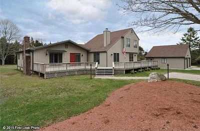 2nd image of 170 N Niantic Dr