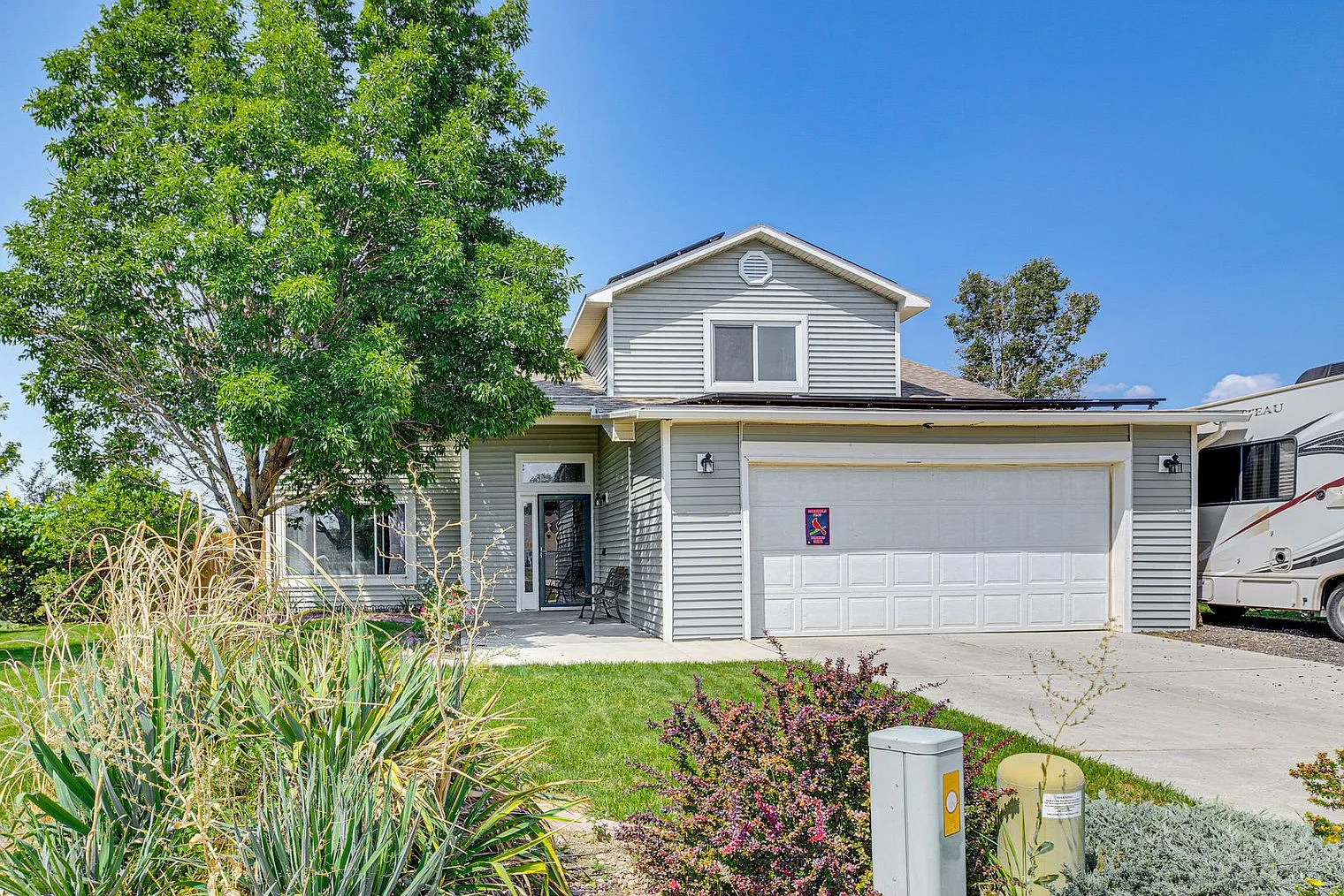 3 bed, 1.0 bath, 1689 sqft, $3,097 — Photo 3