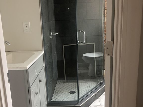 5th image of 2415 Maplewood Ave #10533391