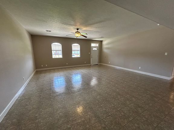 3rd image of 5022 Hawthorn Dr