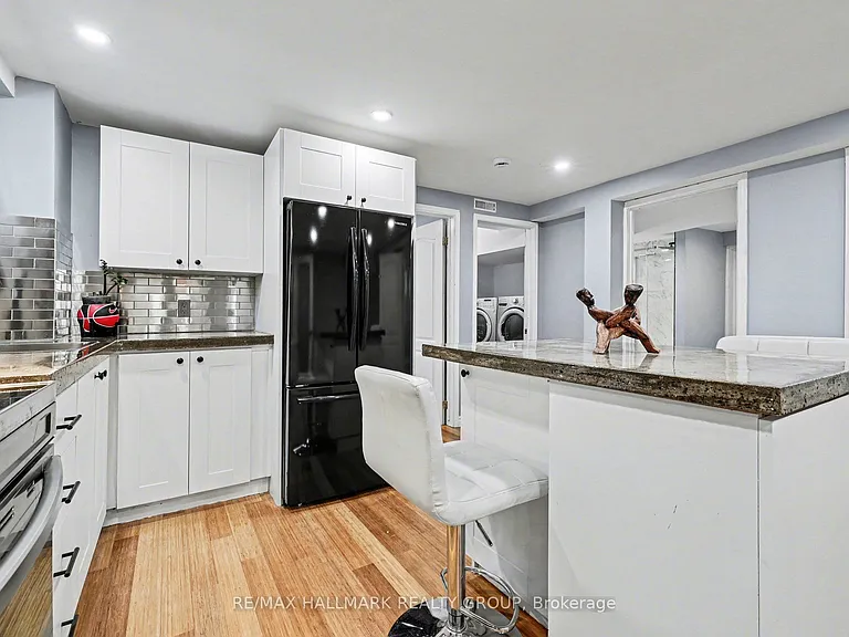 1307 Vancouver Ave #B — Photo 9