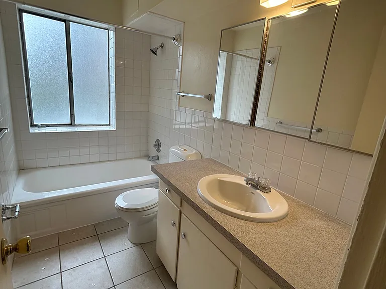 Executive House — Photo 28